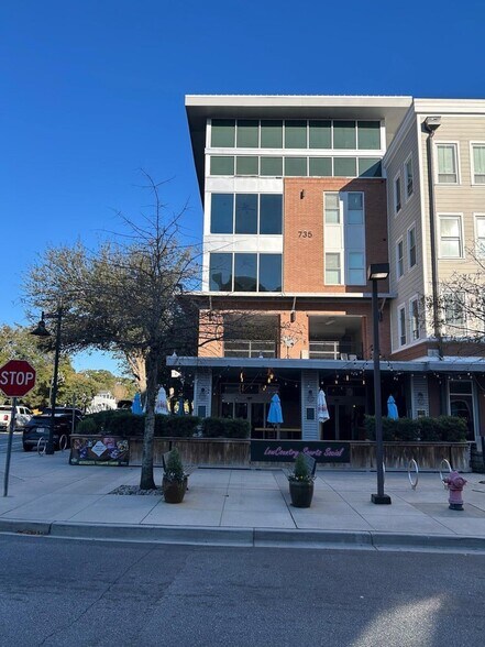 More Photos Of 725-735 Coleman Blvd, Mount Pleasant Apartments For Lease