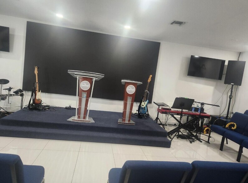 More Photos Of 1000 Foster Rd, Hallandale Beach Religious Facility For Sale