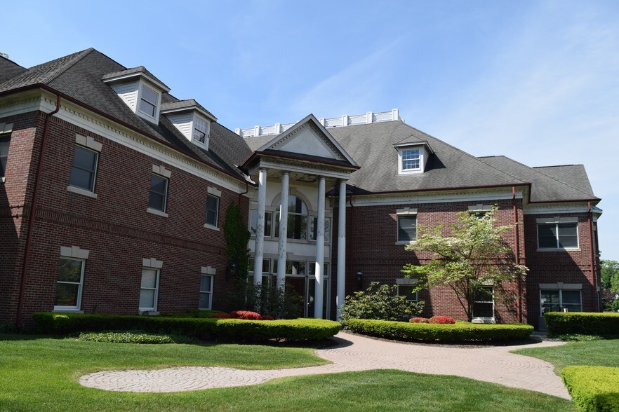 More Photos Of 26862 Woodward Ave, Royal Oak Office For Lease