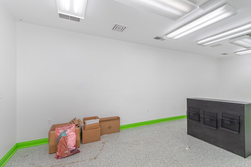 More Photos Of 6901-6909 Burlington Pike, Florence Medical For Sale