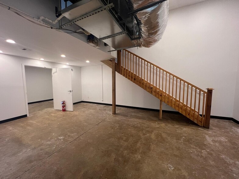 More Photos Of 411 Jericho Tpke, New Hyde Park Storefront Retail Office For Sale