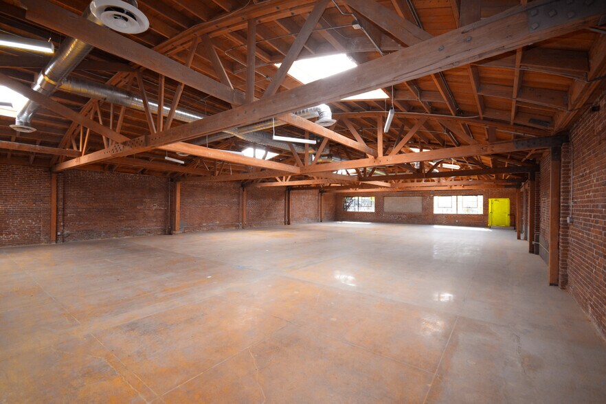 More Photos Of 2210 W Temple St, Los Angeles Warehouse For Sale