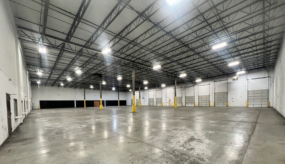 More Photos Of 76 Southwoods Pky, Hapeville Warehouse For Lease