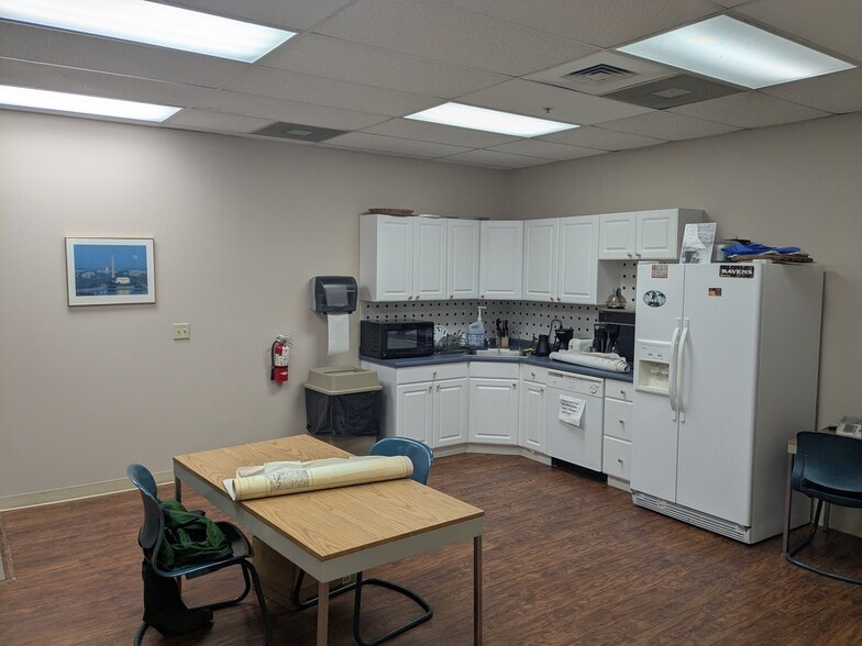 More Photos Of 8227 Cloverleaf Dr, Millersville Light Manufacturing For Sale