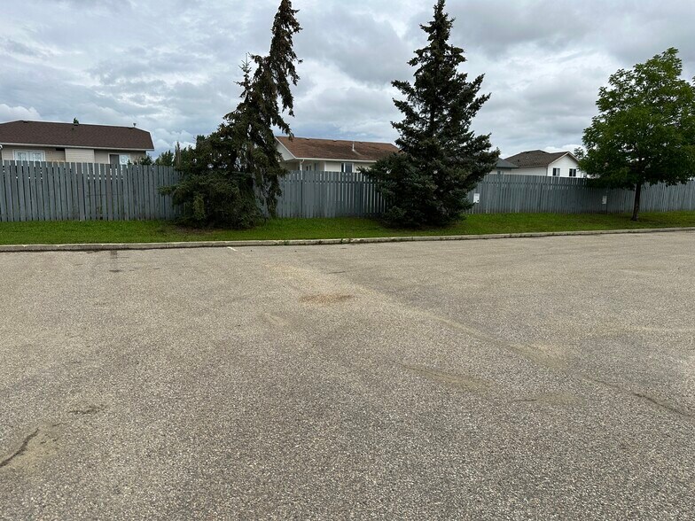 More Photos Of 10530 117 Av, Grande Prairie Office For Lease