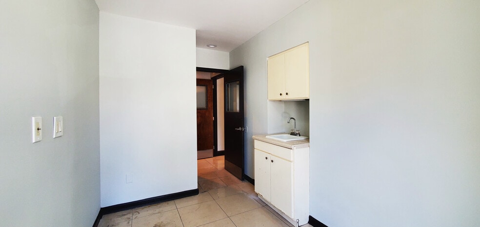 More Photos Of 324 E Paces Ferry Rd NE, Atlanta Storefront Retail Office For Lease