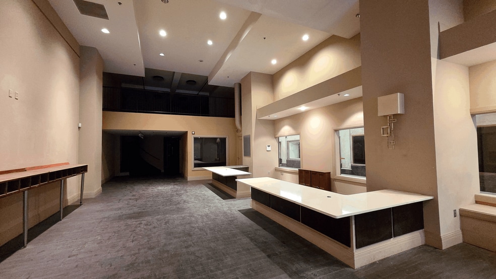 More Photos Of 816 Olive St, Saint Louis General Retail For Lease