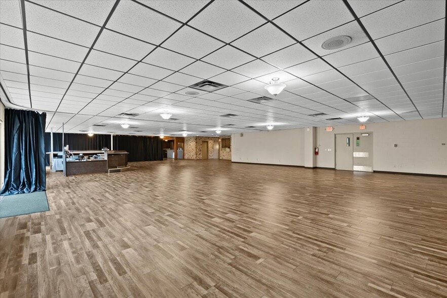 More Photos Of 9512 E Lippincott Blvd, Davison Golf Course Driving Range For Sale