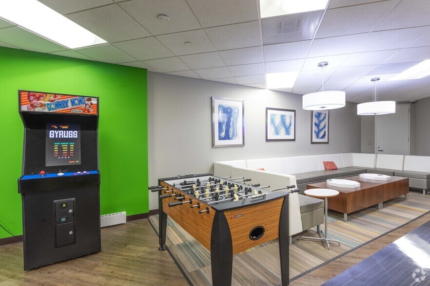 More Photos Of 10451 Mill Run Cir, Owings Mills Office For Lease