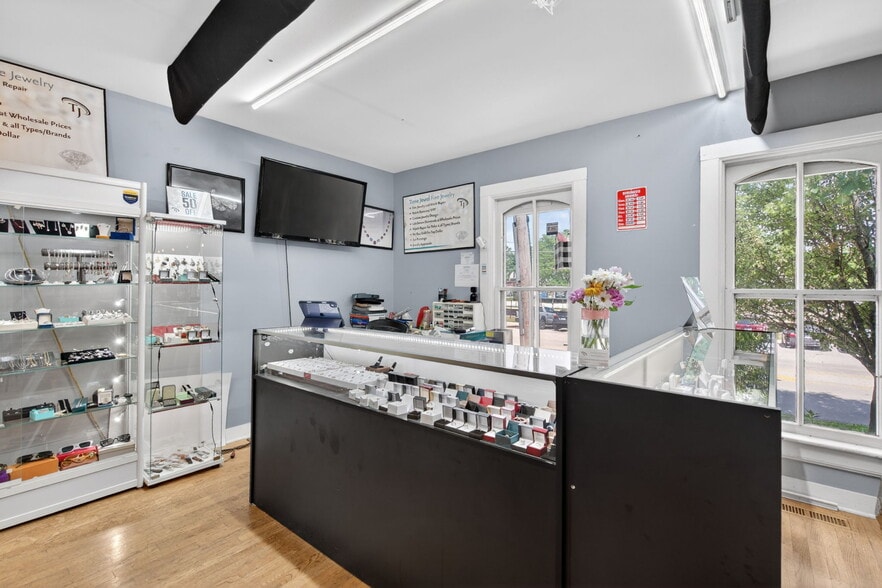 More Photos Of 211 W Railroad Ave, Bartlett Storefront Retail Residential For Sale