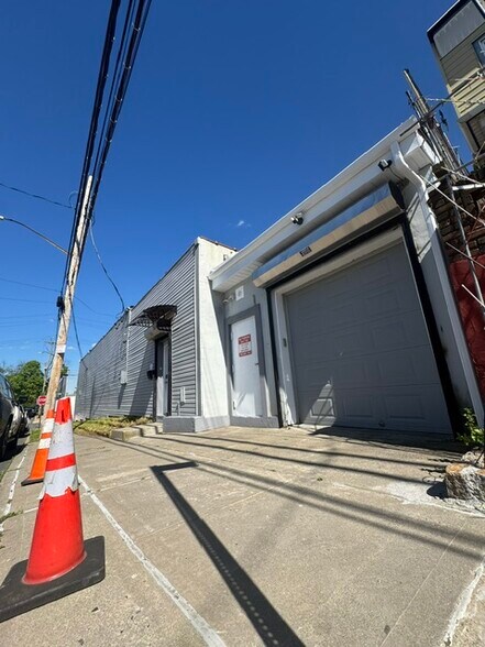 Primary Photo Of 182 Vermont Ave, Staten Island Light Distribution For Sale