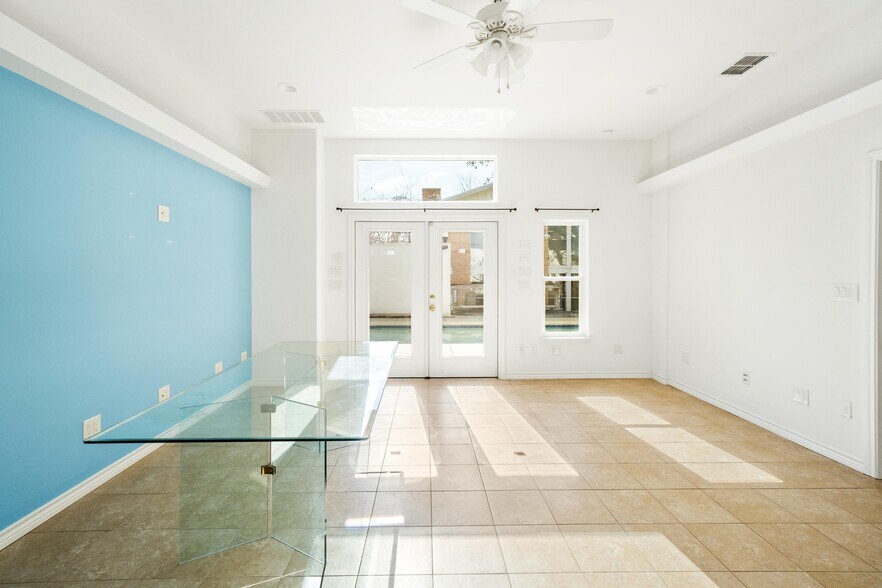 More Photos Of 121 Scott St, San Marcos Office Residential For Sale