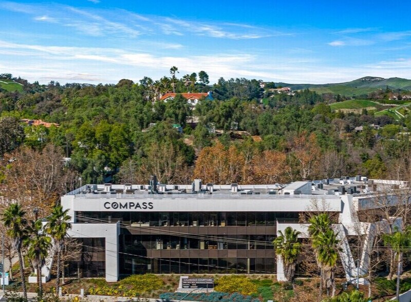 Primary Photo Of 5000 N Parkway Calabasas, Calabasas Unknown For Lease
