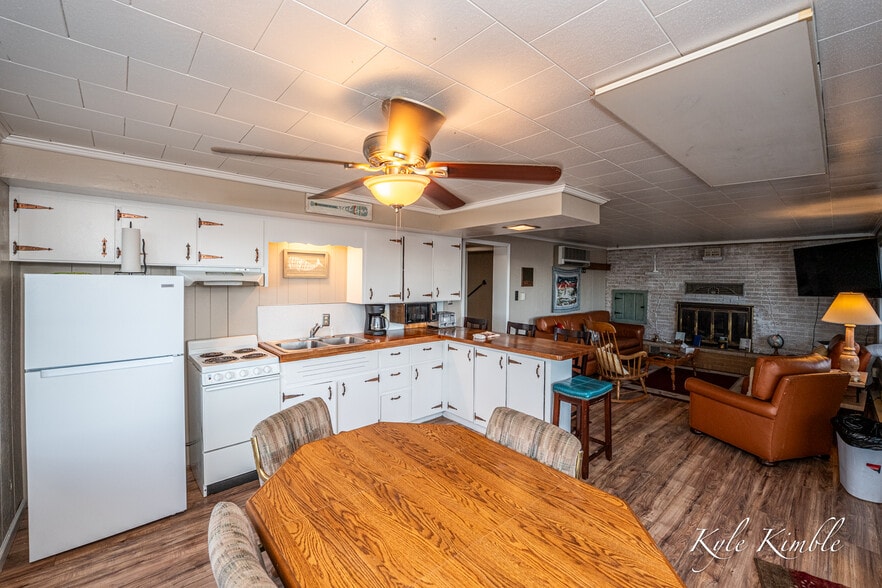 More Photos Of 104 W Houghton Lake Dr, Prudenville Hotel For Sale