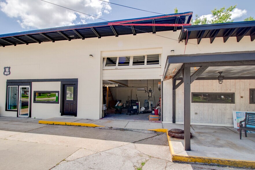 More Photos Of 406 W Carpenter St, Jerseyville Flex For Sale
