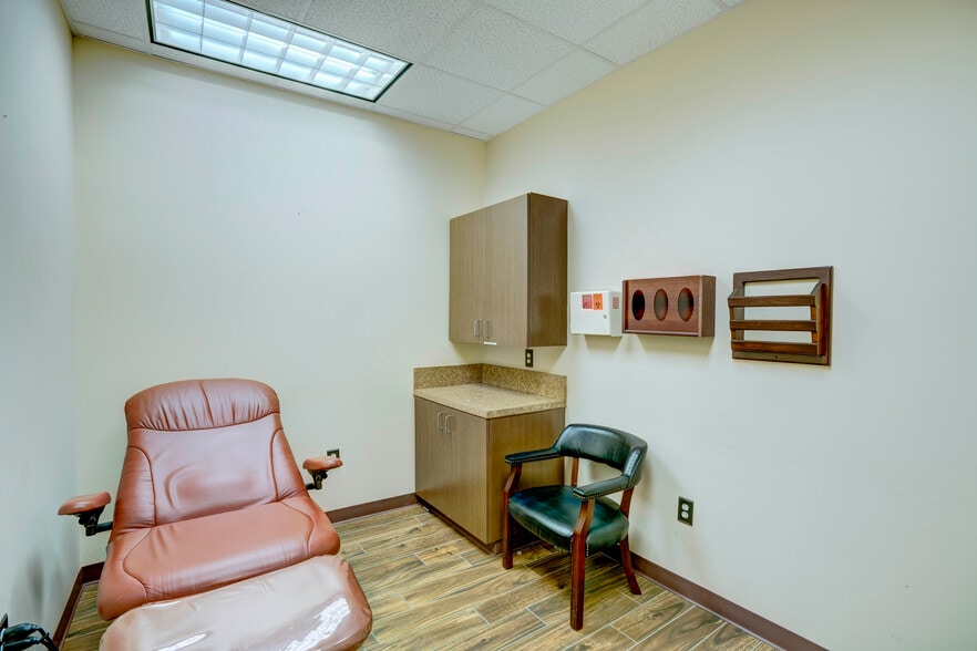 More Photos Of 7711 San Jacinto Pl, Plano Medical For Lease