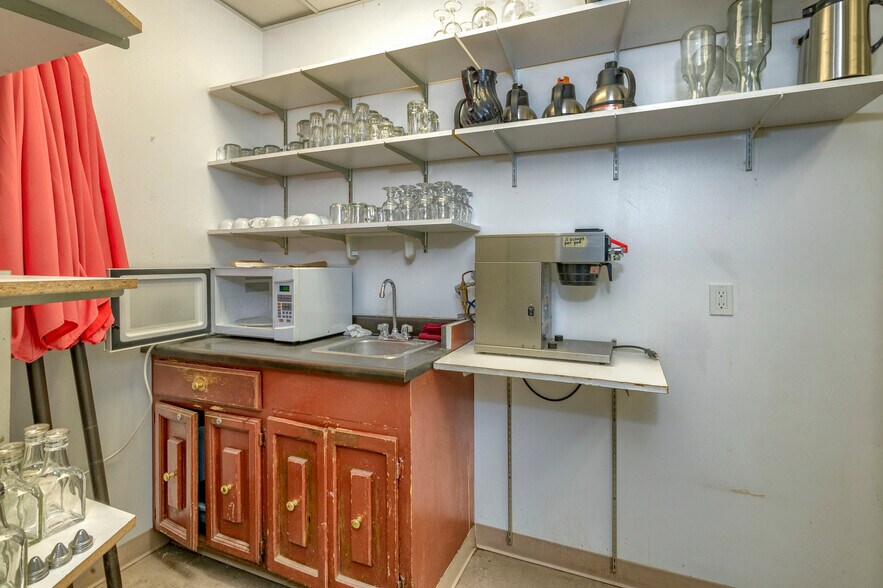 More Photos Of 240 E California St, Jacksonville Hotel For Sale