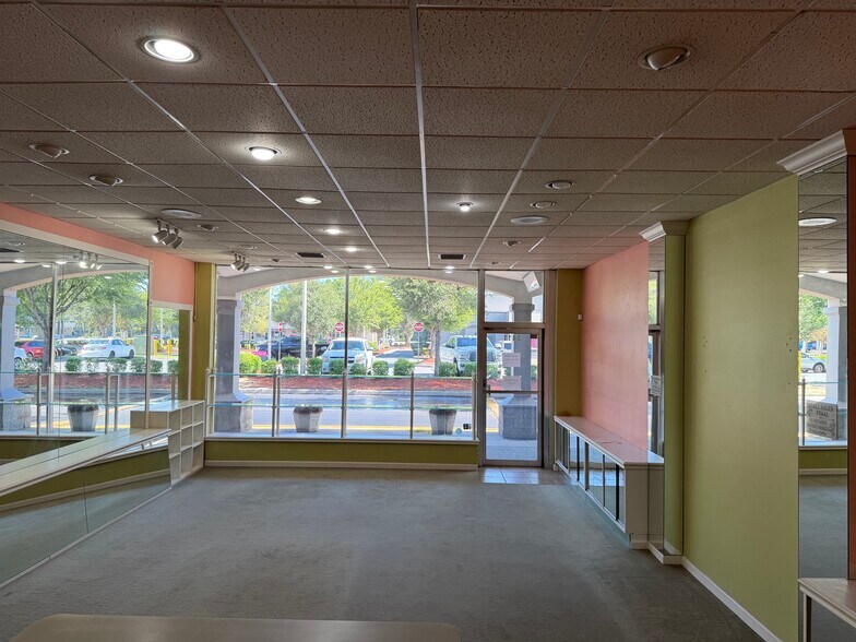 More Photos Of 3409-3445 W University Ave, Gainesville General Retail For Lease
