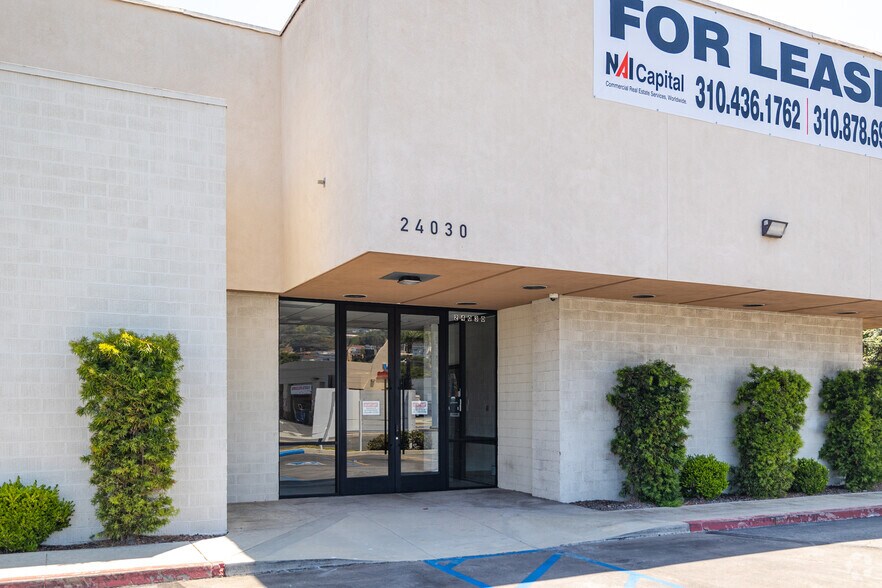 More Photos Of 24030 Hawthorne Blvd, Torrance Storefront For Lease