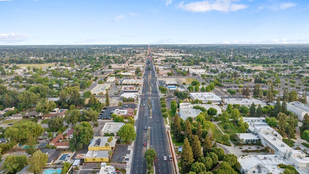 More Photos Of 750 S Mooney Blvd, Visalia Freestanding For Sale