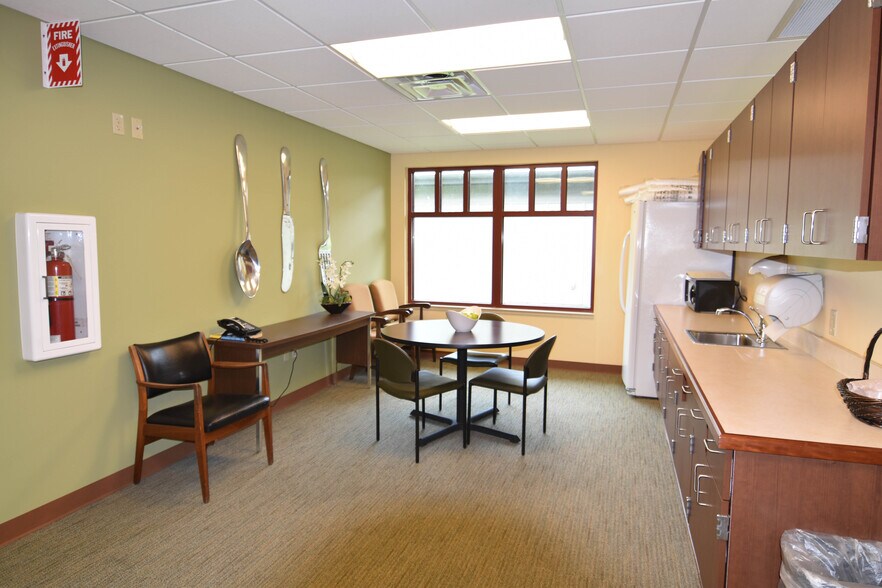 More Photos Of 5161 B Dr S, Battle Creek Medical For Lease