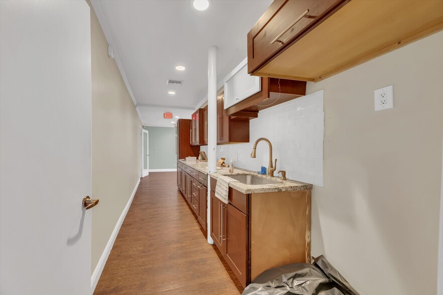 More Photos Of 224 NE 32nd Ct, Oakland Park Warehouse For Sale