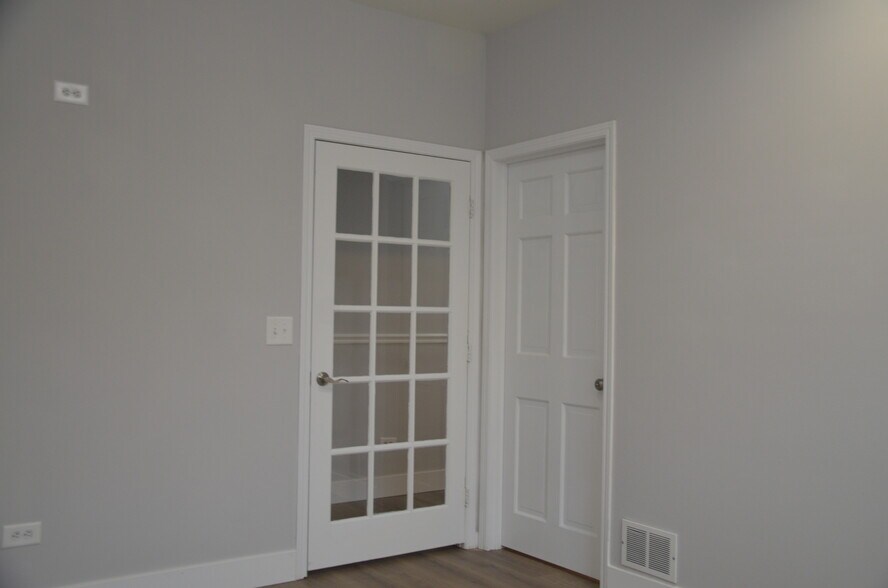 More Photos Of 510 Collins St, Joliet Unknown For Lease
