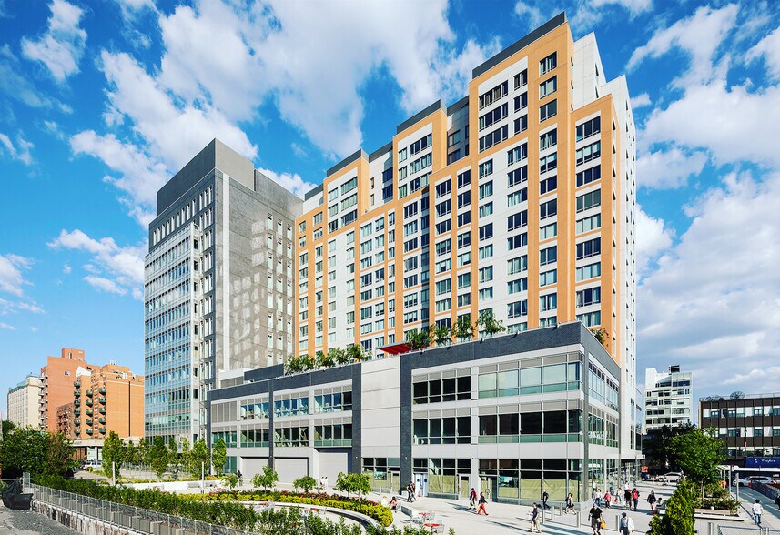 Primary Photo Of 3808 Union St, Flushing Office Residential For Lease