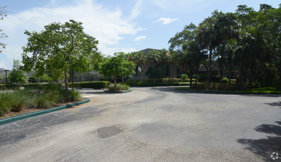 More Photos Of 5801 Congress Ave, Boca Raton Flex For Sale