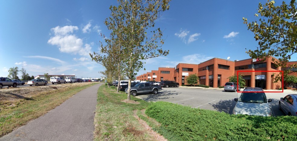 More Photos Of 8245 Backlick Rd, Lorton Showroom For Lease