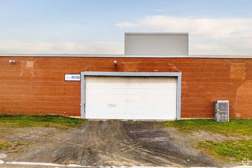More Photos Of 677 Rue Douville, Granby Warehouse For Lease