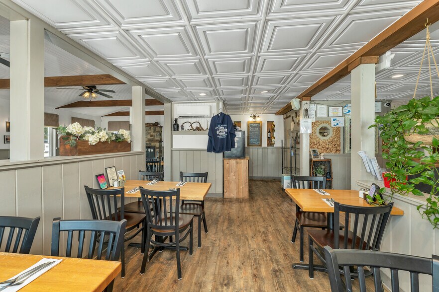 More Photos Of 40 Main St, Goffstown Restaurant For Sale