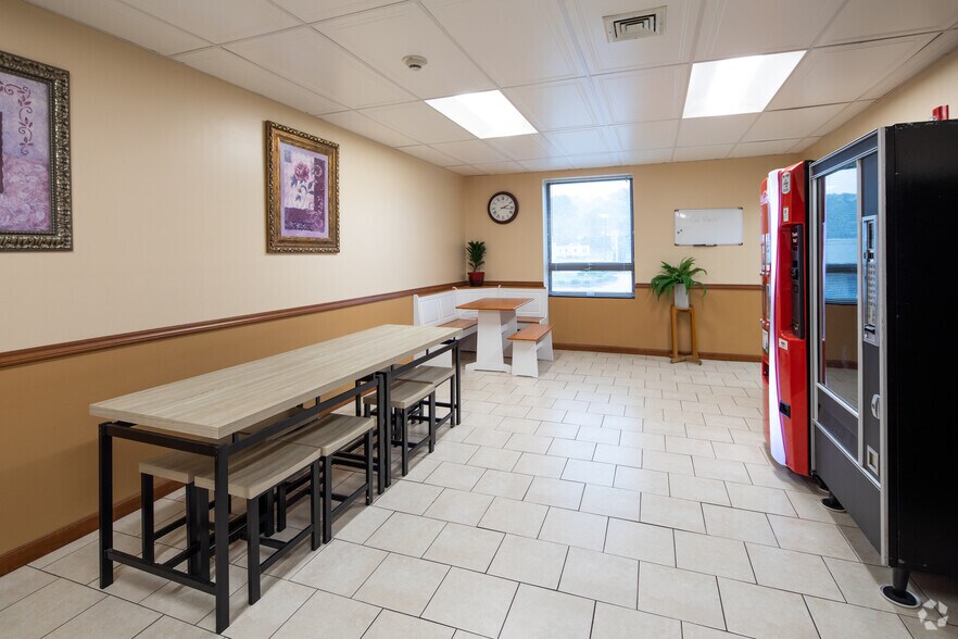 More Photos Of 715 Twining Rd, Dresher Office For Lease