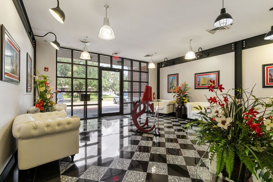 More Photos Of 12511 Emily Ct, Sugar Land Office For Sale