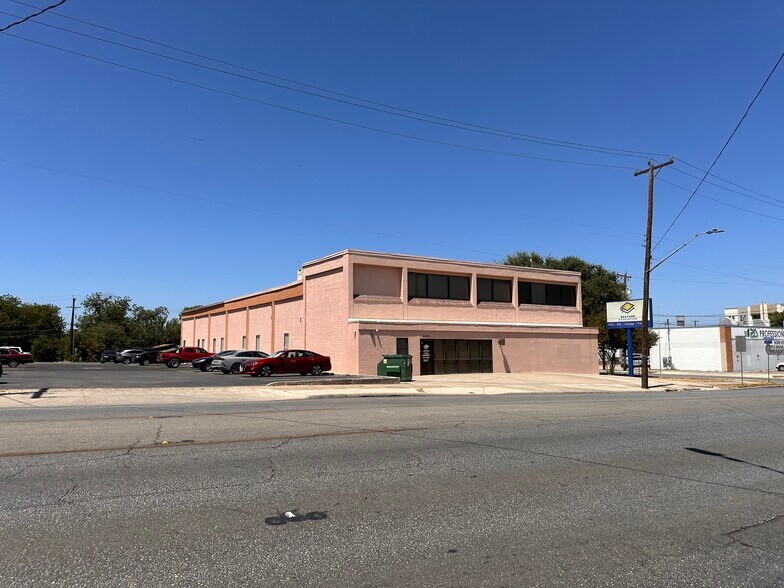 More Photos Of 4205 San Pedro Ave, San Antonio Schools For Lease
