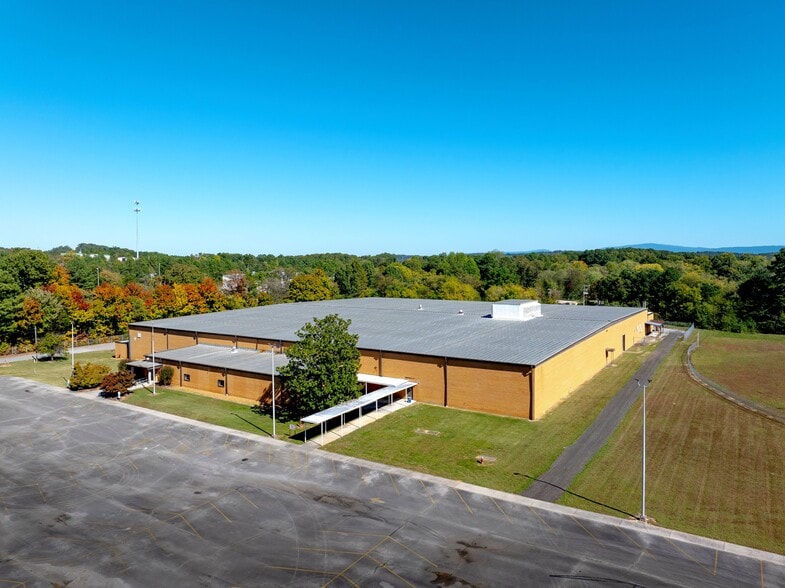 More Photos Of 2000 Overhead Bridge Rd NE, Cleveland Manufacturing For Sale