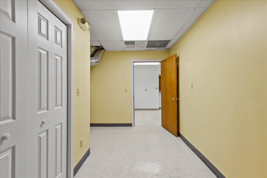 More Photos Of 6886 Wishart St, Huntsville Light Distribution For Lease