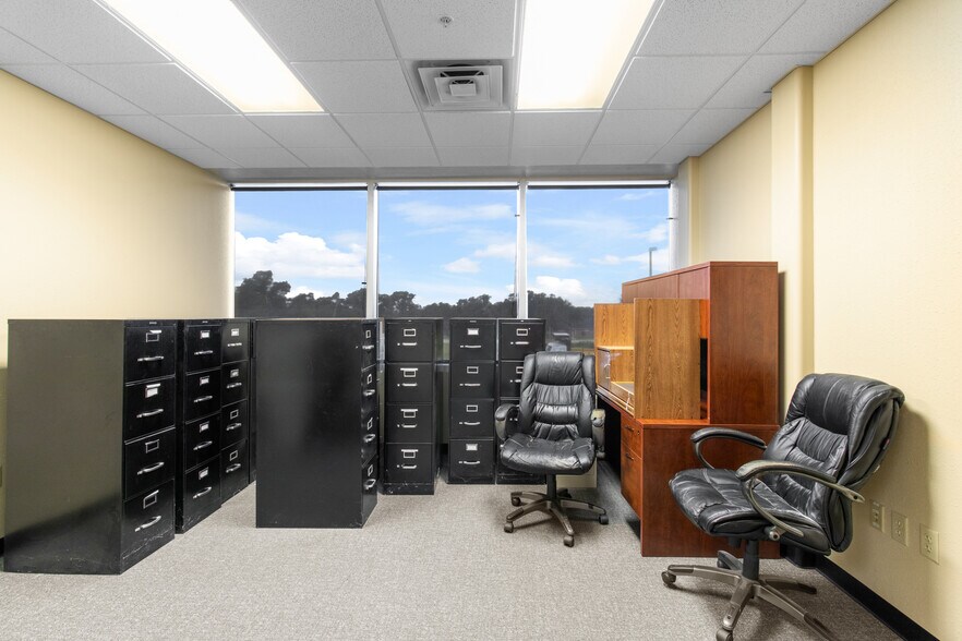 More Photos Of 1920 W Villa Maria Rd, Bryan Medical For Lease