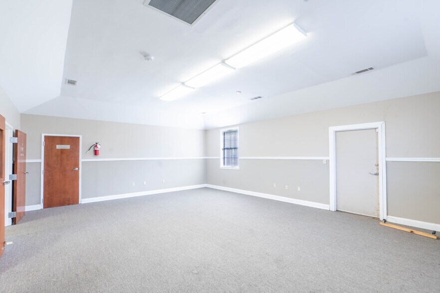 More Photos Of 819 Newman Dr, Helena Office For Sale