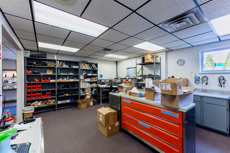 More Photos Of 447 Broadway, Ulster Park Office For Sale