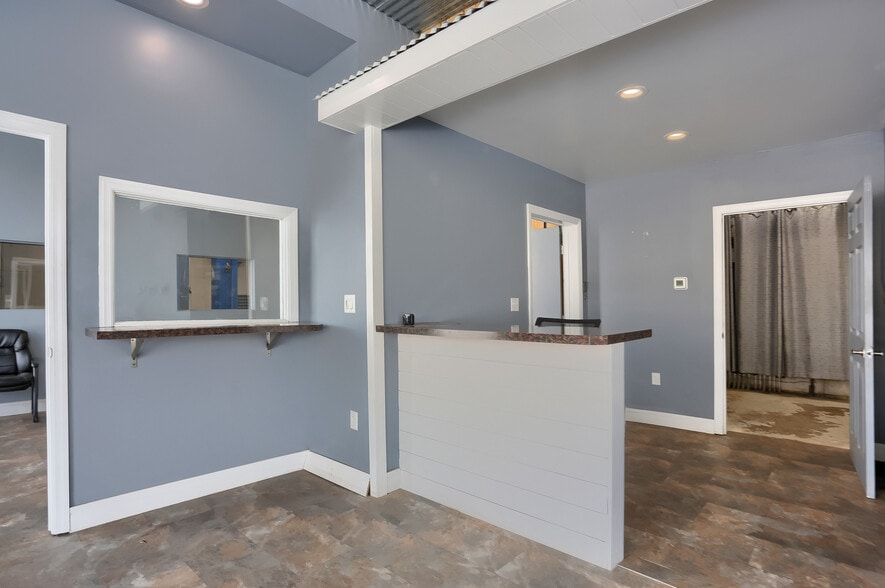 More Photos Of 2608 New Butler Rd, New Castle General Retail For Sale