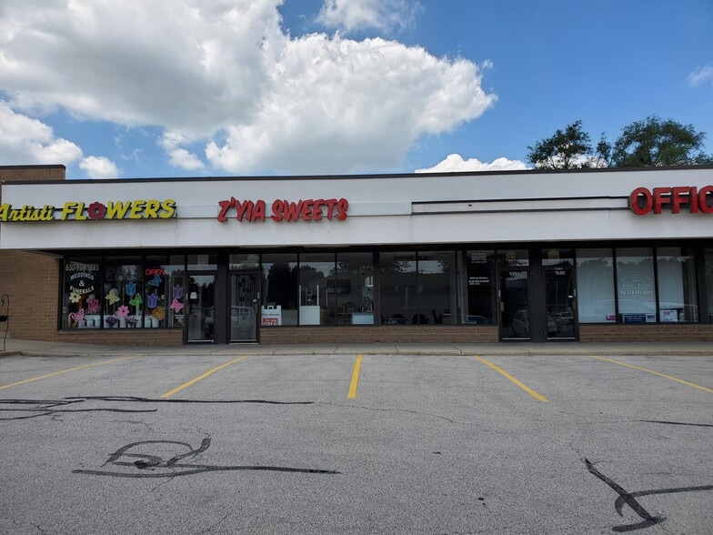 More Photos Of 960-998 Lake St, Roselle Unknown For Lease