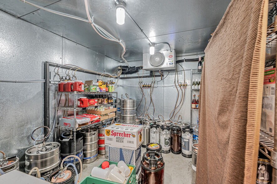 More Photos Of 621-655 Del Ganado Rd, San Rafael Storefront For Sale