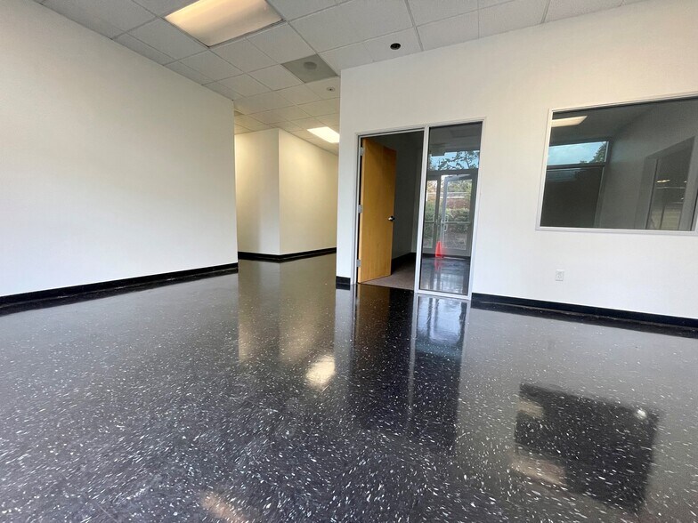 More Photos Of 421-427 Valley Dr, Brisbane Distribution For Lease