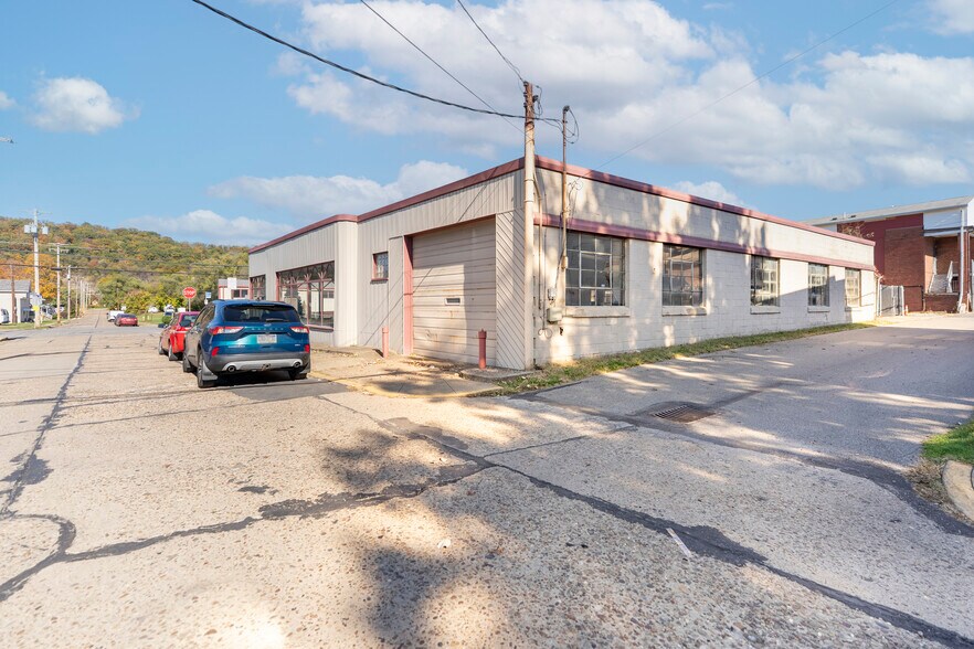 More Photos Of 4913 Grand Ave, Pittsburgh Auto Repair For Sale