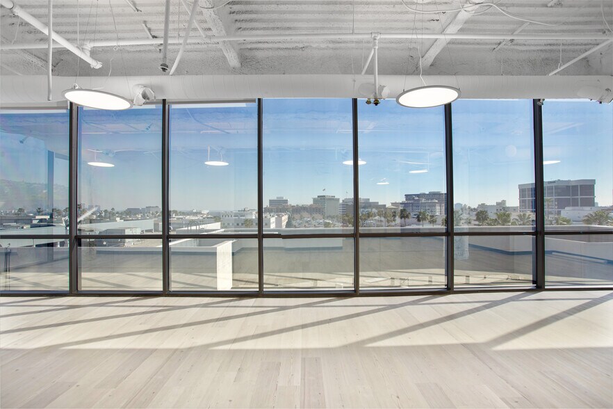 More Photos Of 9440 Santa Monica Blvd, Beverly Hills Office For Lease