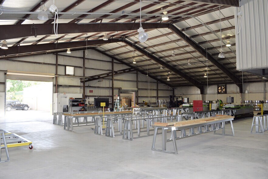 More Photos Of 1050 Central Park Dr, Sanford Warehouse For Sale