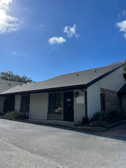 More Photos Of 561 S Duncan Ave, Clearwater Medical For Sale