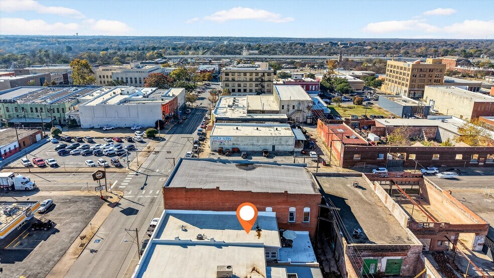 More Photos Of 205-207 E Houston St, Sherman Storefront Retail Residential For Sale