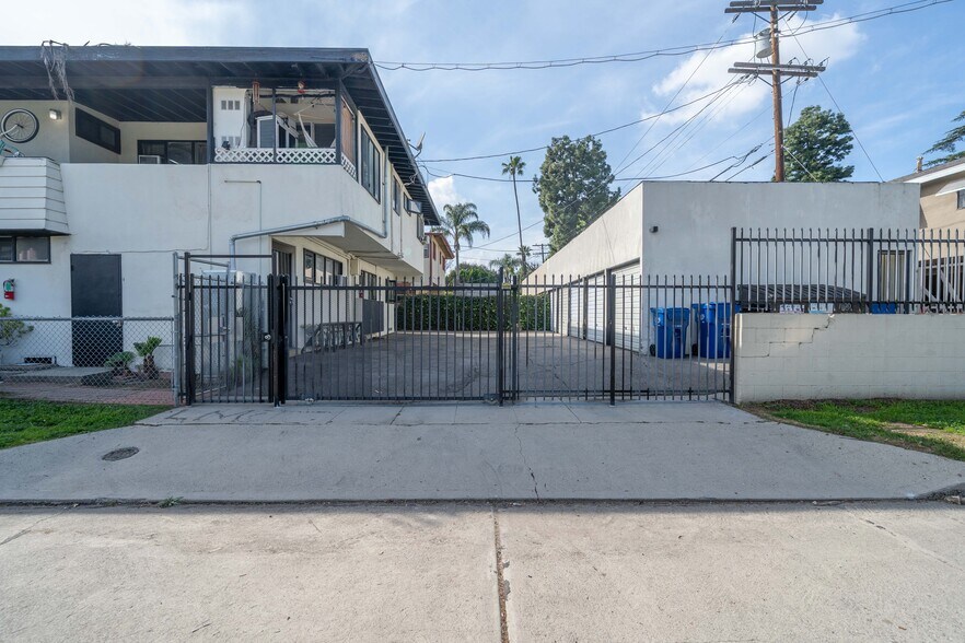 More Photos Of 11001 Hortense St, West Toluca Lake Apartments For Sale